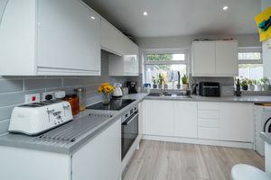 KITCHEN/DINER- click for photo gallery